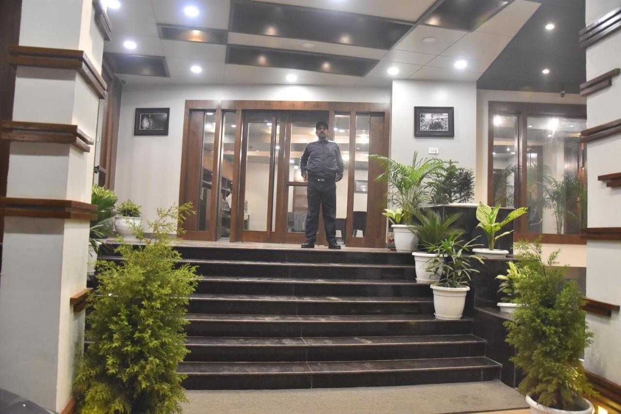 Hotel Abhinav International 3*